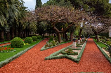 Bulutlu bir gün boyunca Bahai Bahçeleri güzel bir görünüm. Hayfa, İsrail'de çekilmiş.