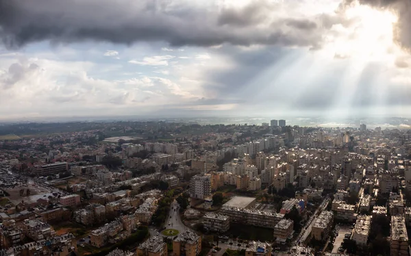 Luchtfoto Panoramisch Uitzicht Een Woonwijk Een Stad Tijdens Een Bewolkte — Stockfoto