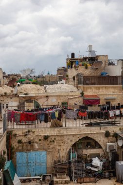Bulutlu bir gün boyunca Eski Şehir'de konut. Kudüs, İsrail'de çekilmiş.