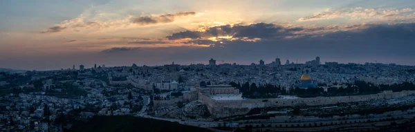 Prachtige Panoramische Luchtfoto Van Oude Stad Koepel Van Rots Tijdens — Stockfoto