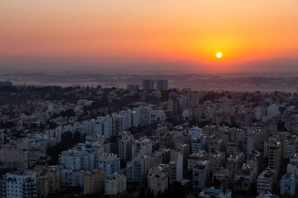 Vista Aérea Bairro Residencial Uma Cidade Durante Nascer Sol Vibrante — Fotografia de Stock