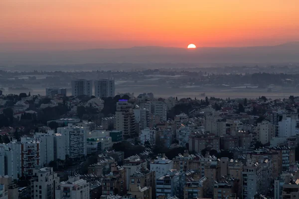 Vista Aérea Bairro Residencial Uma Cidade Durante Nascer Sol Vibrante — Fotografia de Stock