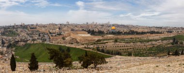 Güneşli ve bulutlu bir günde Eski Şehir, Peygamberler Ve Dome of the Rock güzel panoramik havadan görünümü. Kudüs'te çekilen, İsrail'in başkenti.