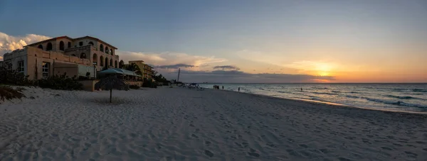 Bela Vista Panorâmica Resort Férias Praia Areia Durante Pôr Sol — Fotografia de Stock