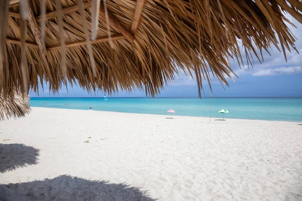 Beautiful View Sandy Beach Shade Umbrella Vibrant Sunny Day Taken — Stock Photo, Image