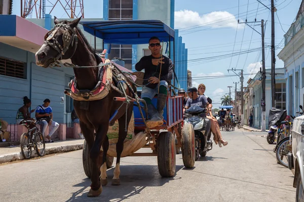 Cardenas Cuba Maio 2018 Passeios Cavalo Nas Ruas Uma Antiga — Fotografia de Stock