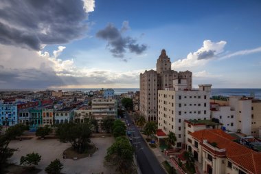 Havana City havadan görünümü, Küba'nın başkenti, canlı bulutlu bir gün boyunca.