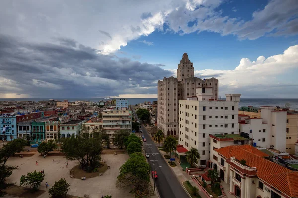 Widok Lotu Ptaka Hawany Stolica Kuby Tętniącym Życiem Pochmurny Dzień — Zdjęcie stockowe