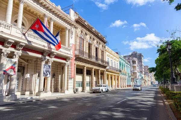 古巴哈瓦那 2019年5月13日 在古巴首都哈瓦那老城的法国和古巴联盟大楼 在一个充满活力和明亮的阳光明媚的早晨 — 图库照片