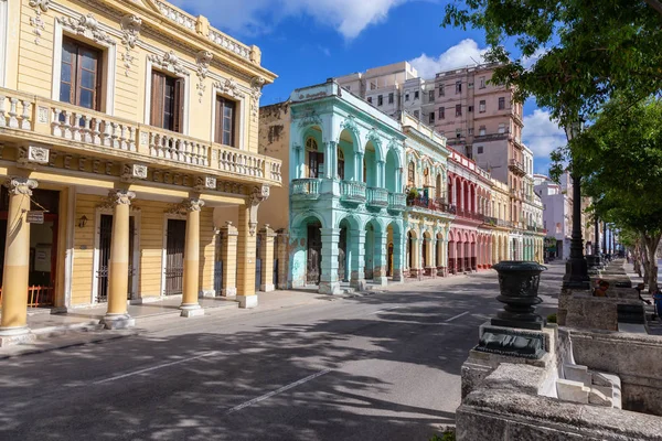 ハバナ キューバ 2019年5月13日 キューバの首都 旧ハバナ市の美しいストリートビュー 明るく晴れた朝 — ストック写真
