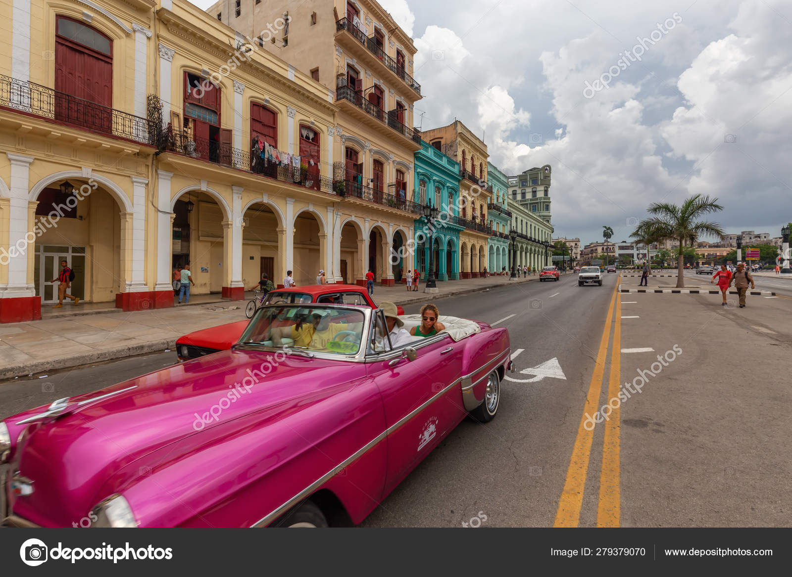 Havana Cuba Maj 2019 Classic Old Gaderne Den – Redaktionelle stock-fotos © edb3_16 #279379070