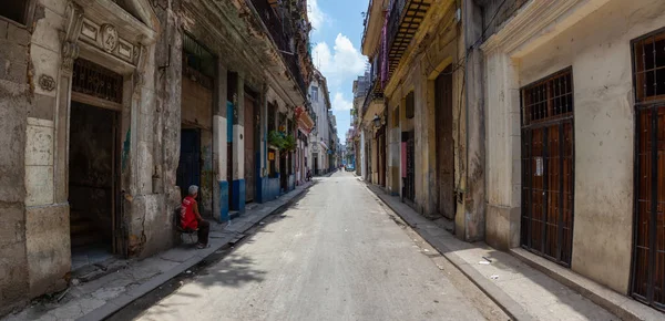 Havana Cuba Maio 2019 Vista Panorâmica Rua Bairro Residencial Desfavorecido — Fotografia de Stock