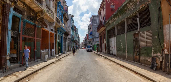 Havana Cuba Mei 2019 Panoramisch Uitzicht Straat Van Achtergestelde Woonwijk — Stockfoto