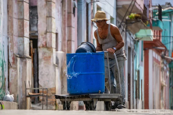 Havana Küba Mayıs 2019 Yaşlı Adam Sıcak Güneşli Bir Günde — Stok fotoğraf