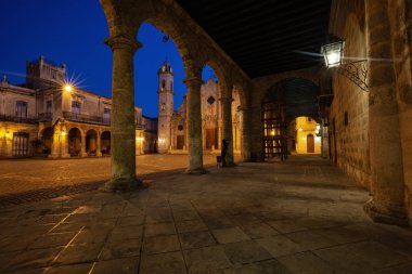 Canlı güneşli gün doğumu sırasında, Havana, Küba'nın başkenti Meryem Ana Katedrali Katedrali'nin güzel manzarası.