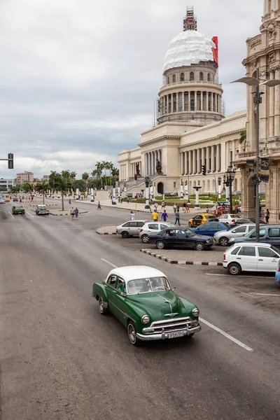 Habana Cuba Mayo 2019 Vista Aérea Automóvil Americano Clásico Antiguo —  Fotos de Stock