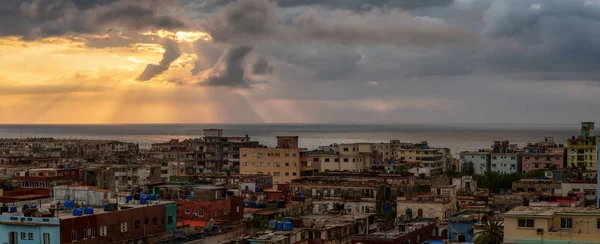 Légi Panoráma Havannai Város Lakóvárosáról Kuba Fővárosa Színes Esős Naplemente — Stock Fotó