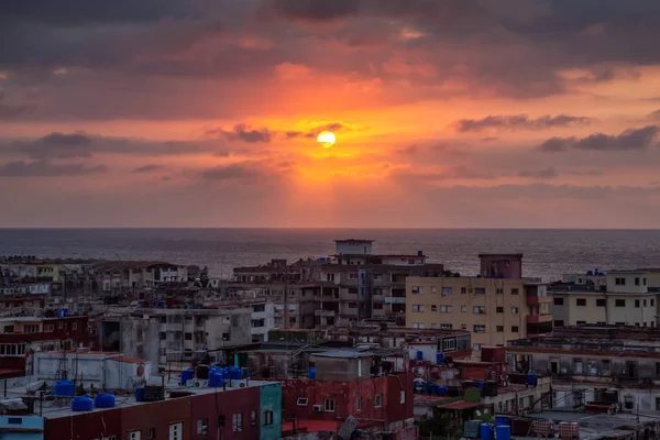 Havannai Város Lakóövezetére Vonatkozó Légifelvétel Kuba Fővárosa Színes Zavaros Naplemente — Stock Fotó