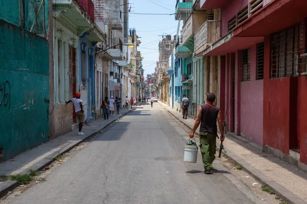 Habana Cuba Mayo 2019 Vista Calle Del Barrio Residencial Desfavorecido —  Fotos de Stock