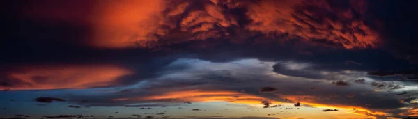 Drámai Panoráma Egy Cloudscape Során Sötét Színes Naplemente Átvette Beach — Stock Fotó