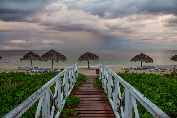 Hermosa Vista Camino Madera Que Conduce Playa Arena Mar Caribe — Foto de Stock