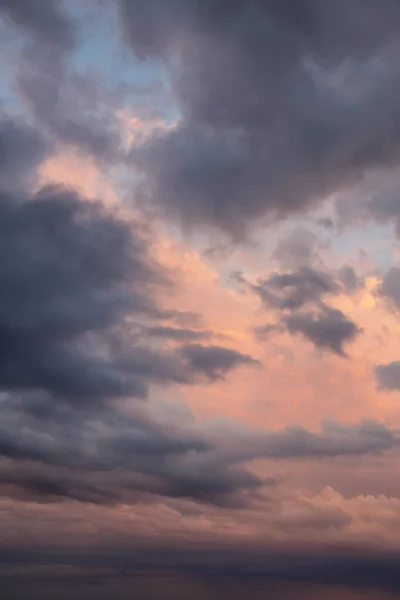 Dramática Vista Paisaje Nublado Durante Oscuro Lluvioso Colorido Amanecer Matutino — Foto de Stock