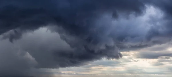 Panoramatický Výhled Dramatické Mračen Během Bouřmého Meteorického Dne Převzat Havany — Stock fotografie