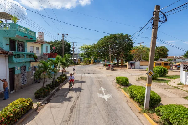 特立尼达 2019年6月6日 在多云和阳光明媚的日子里 古巴小镇上道路的鸟瞰图 — 图库照片