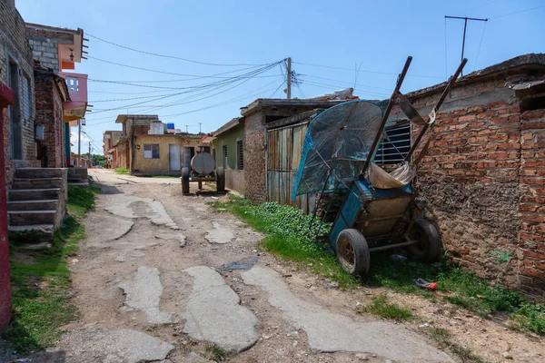 Quartier Résidentiel Dans Une Petite Ville Cubaine Par Une Journée — Photo