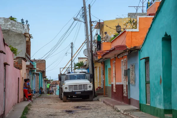 Trinidad Cuba Junio 2019 Hombres Trabajando Las Calles Pequeño Pueblo —  Fotos de Stock