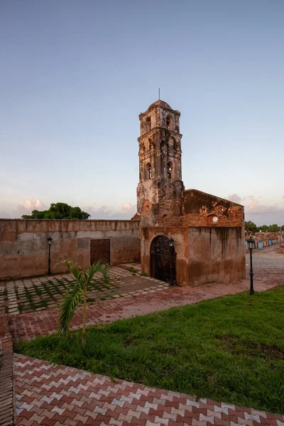 Wunderschöner Blick Auf Eine Kirche Einer Kleinen Touristischen Kubanischen Stadt — Stockfoto