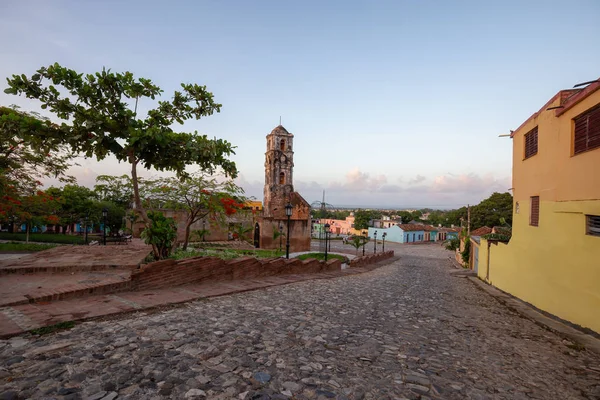 Bella Veduta Una Chiesa Una Piccola Città Turistica Cubana Durante — Foto Stock