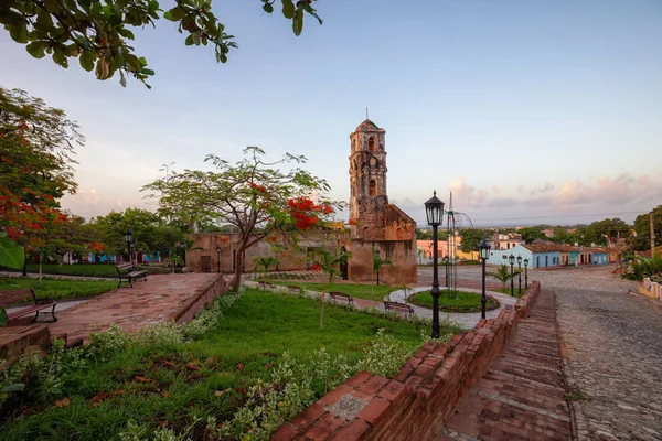 Прекрасний Вид Церкву Невеликому Туристичному Місті Кубинського Міста Під Час — стокове фото