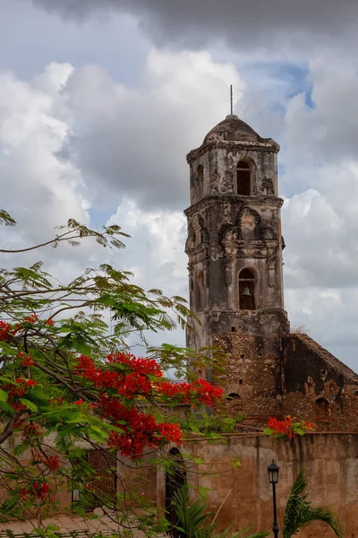 Schöne Ansicht Einer Kirche Einer Kleinen Touristischen Kubanischen Stadt Während — Stockfoto