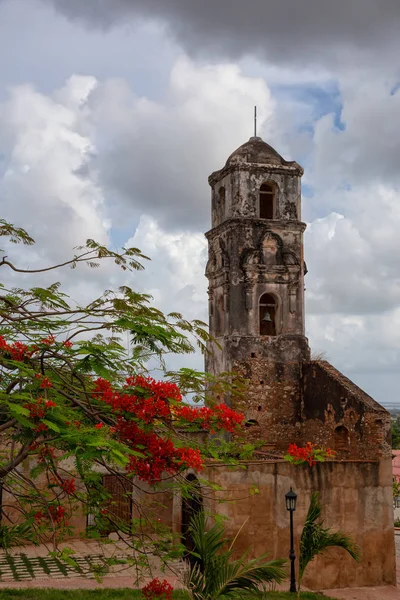 Schöne Ansicht Einer Kirche Einer Kleinen Touristischen Kubanischen Stadt Während — Stockfoto