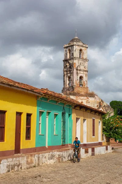 Trinidad Kuba Czerwca 2019 Widok Domów Mieszkalnych Kościoła Małym Turystycznym — Zdjęcie stockowe