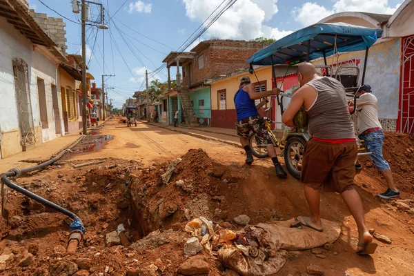 Trinidad Cuba June 2019 Cuban People Riding Bicycle Dirty Street — Stock Photo, Image