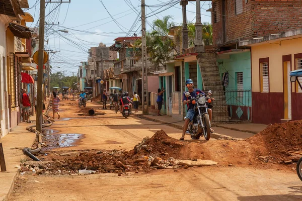 Trinidad Cuba Juin 2019 Moto Sur Une Rue Sale Une — Photo