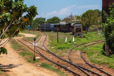 Trinidad, Küba'da terk edilmiş bir tren istasyonunun görünümü.