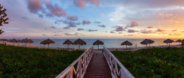 Bella Vista Panoramica Sentiero Legno Che Conduce Alla Spiaggia Sabbiosa — Foto Stock