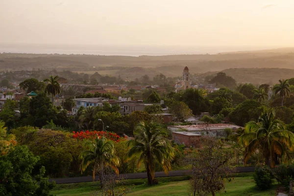 Vista Aérea Pequeño Pueblo Turístico Cubano Durante Una Colorida Nublada — Foto de Stock