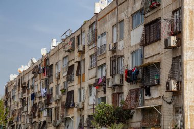 Tel Aviv, İsrail - 13 Nisan 2019: Şehirde Bir Apartmanın Dış Görünümü.