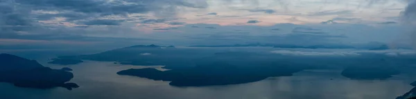 Belle Vue Panoramique Sur Paysage Montagneux Canadien Couvert Nuages Pendant — Photo