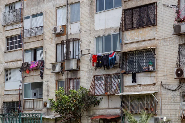 以色列特拉维夫 2019年4月13日 城市住宅公寓楼的外景 — 图库照片