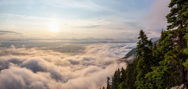 Beautiful Panoramic View Canadian Mountain Landscape Covered Clouds Vibrant Summer — Stock Photo, Image