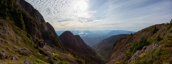 Krásný Panoramatický Pohled Kanadskou Horu Krajiny Během Pulzující Letní Den — Stock fotografie