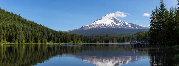 Beautiful Panoramic Landscape View Lake Hood Background Sunny Summer Day — Stock Photo, Image