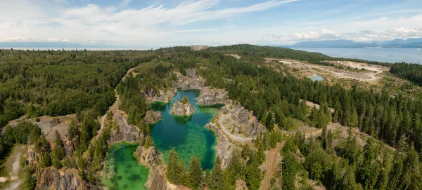 Hermosa Vista Panorámica Aérea Los Coloridos Lagos Naturaleza Canadiense Durante —  Fotos de Stock