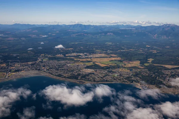 Vista Aérea Uma Pequena Cidade Parksville Ilha Vancouver Durante Uma — Fotografia de Stock