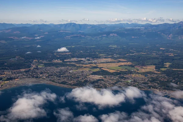 Vista Aérea Uma Pequena Cidade Parksville Ilha Vancouver Durante Uma — Fotografia de Stock